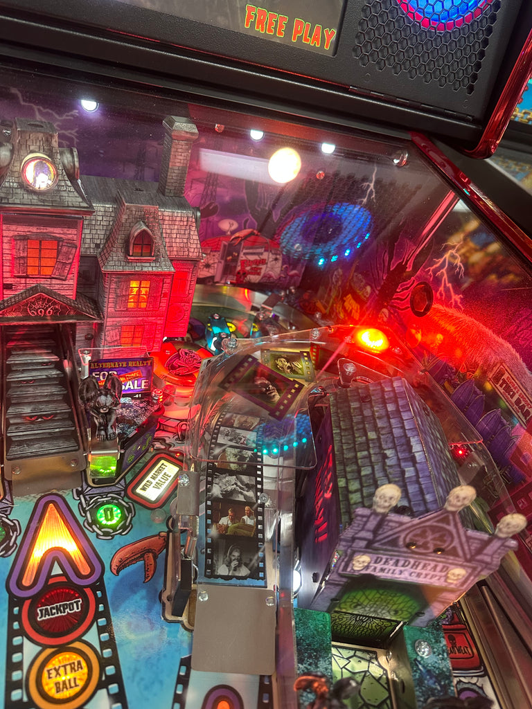 Stern Pinball LOADED Elvira’s House of Horrors Premium Pinball Machine for sale ()