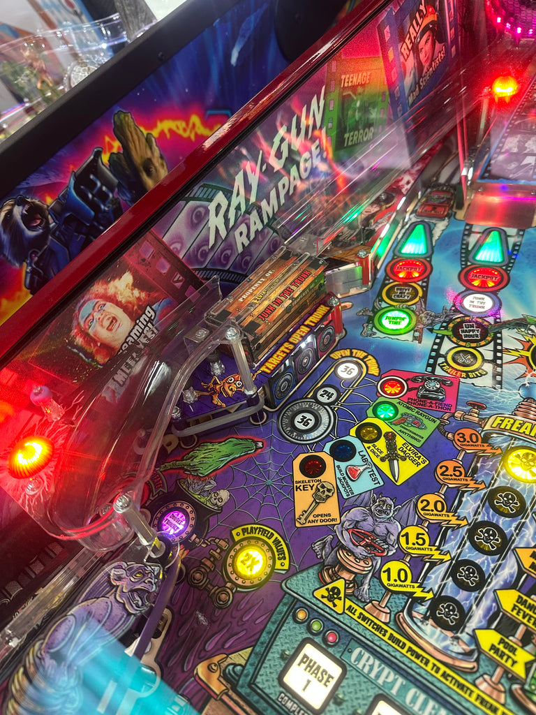 Stern Pinball LOADED Elvira’s House of Horrors Premium Pinball Machine for sale ()