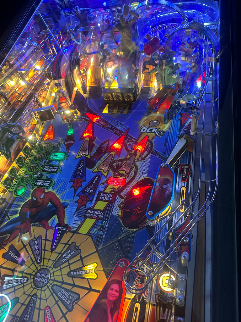 Stern Pinball LOADED Spider Man Pinball Machine for sale ()
