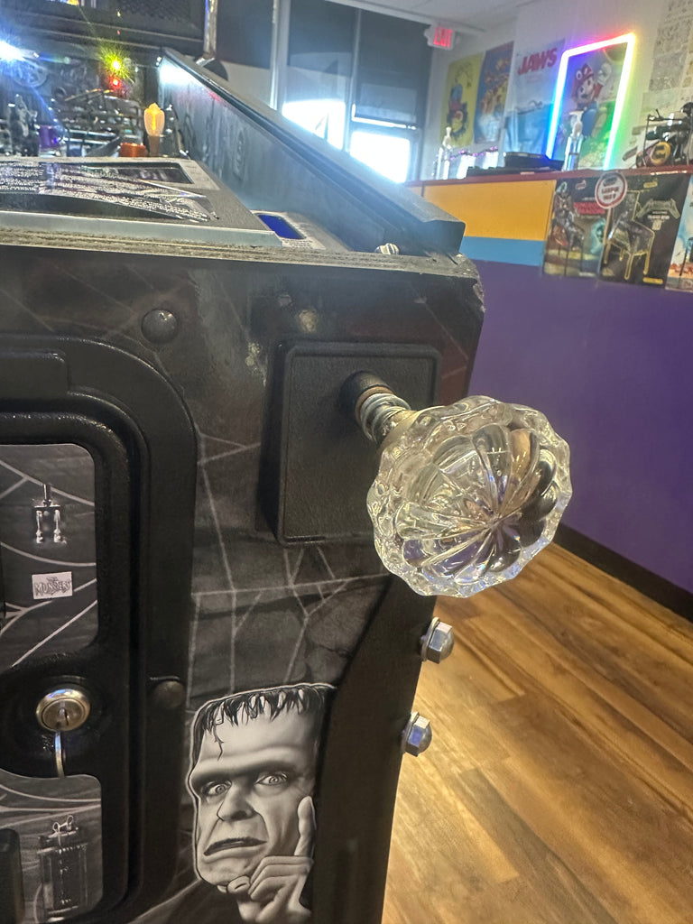 Stern Pinball LOADED The Munsters Premium Black & White Pinball Machine for sale ()