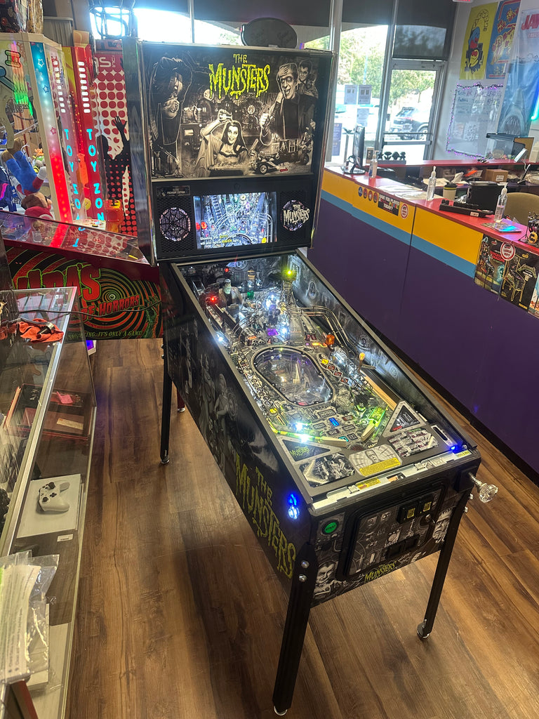 Stern Pinball LOADED The Munsters Premium Black & White Pinball Machine for sale ()