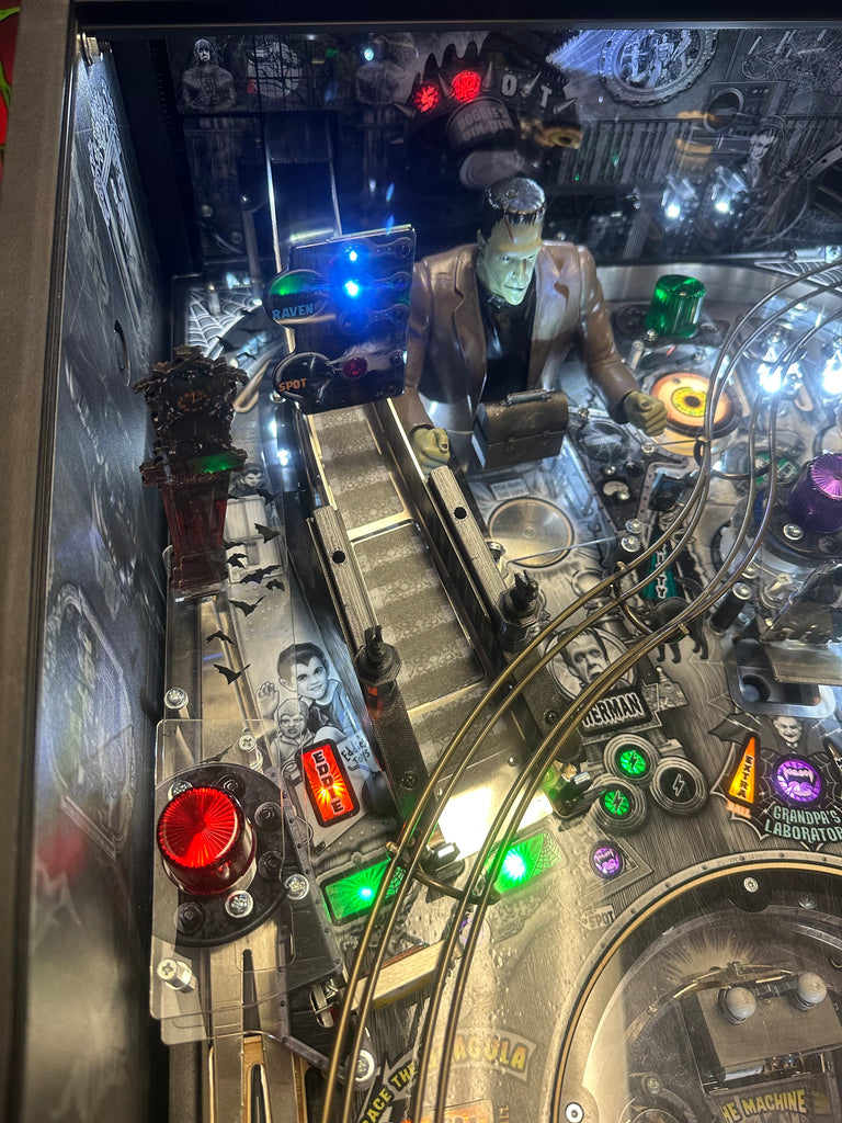 Stern Pinball LOADED The Munsters Premium Black & White Pinball Machine for sale ()