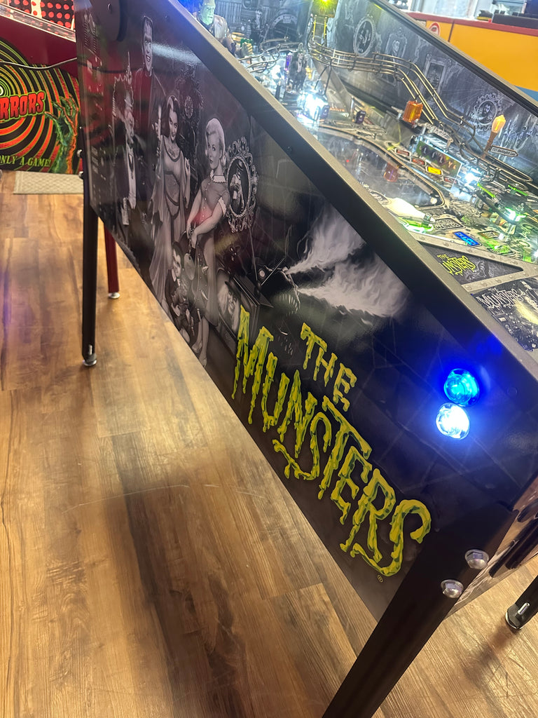 Stern Pinball LOADED The Munsters Premium Black & White Pinball Machine for sale ()