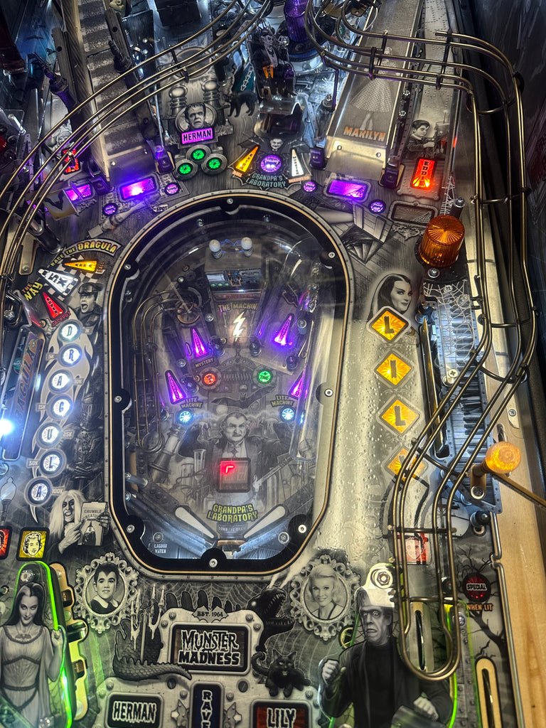 Stern Pinball LOADED The Munsters Premium Black & White Pinball Machine for sale ()