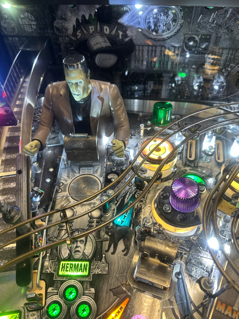 Stern Pinball LOADED The Munsters Premium Black & White Pinball Machine for sale ()